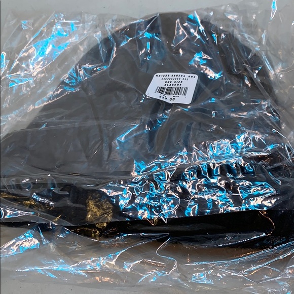 Champion Script Logo Beanie - Black NWT - Picture 8 of 13